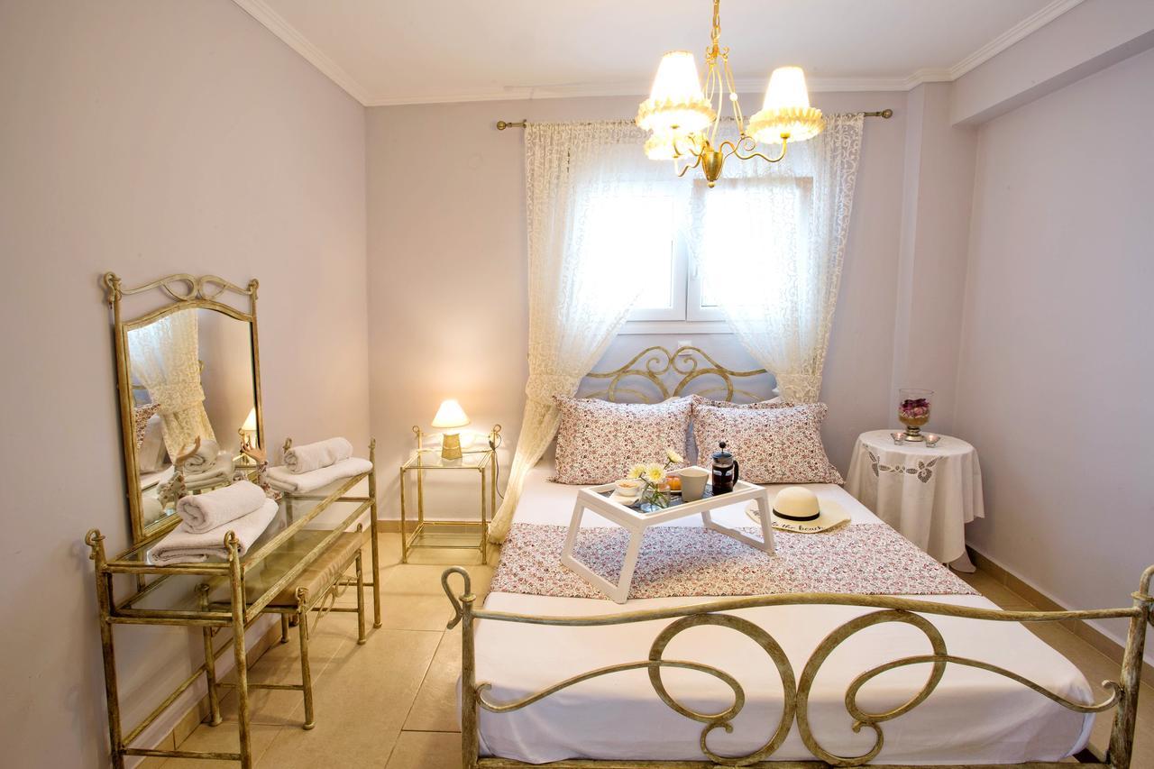 Golden Suites Ofrínion Buitenkant foto