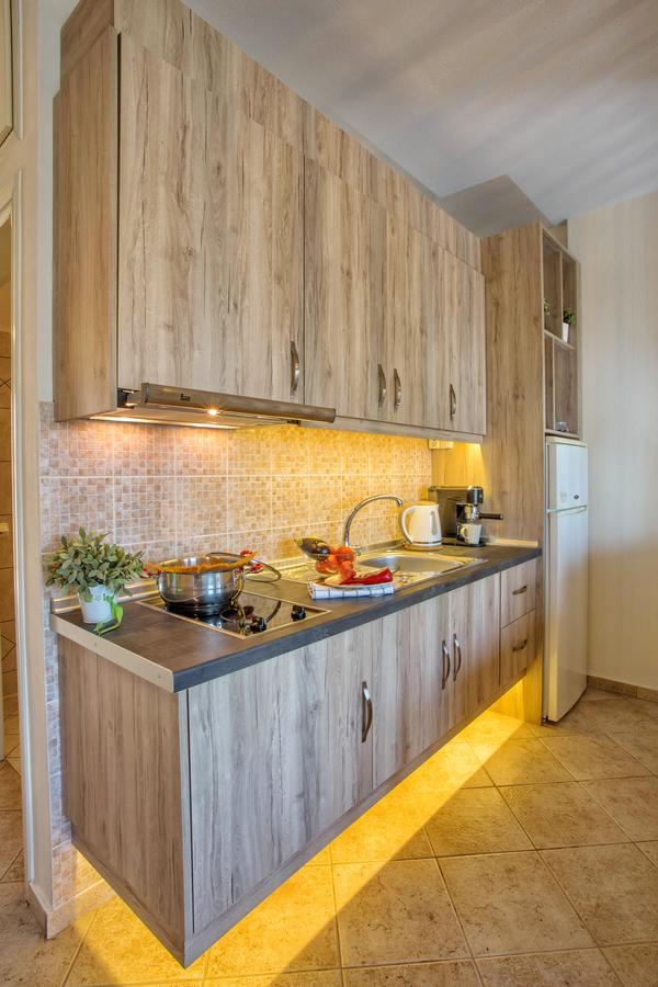 Golden Suites Ofrínion Buitenkant foto