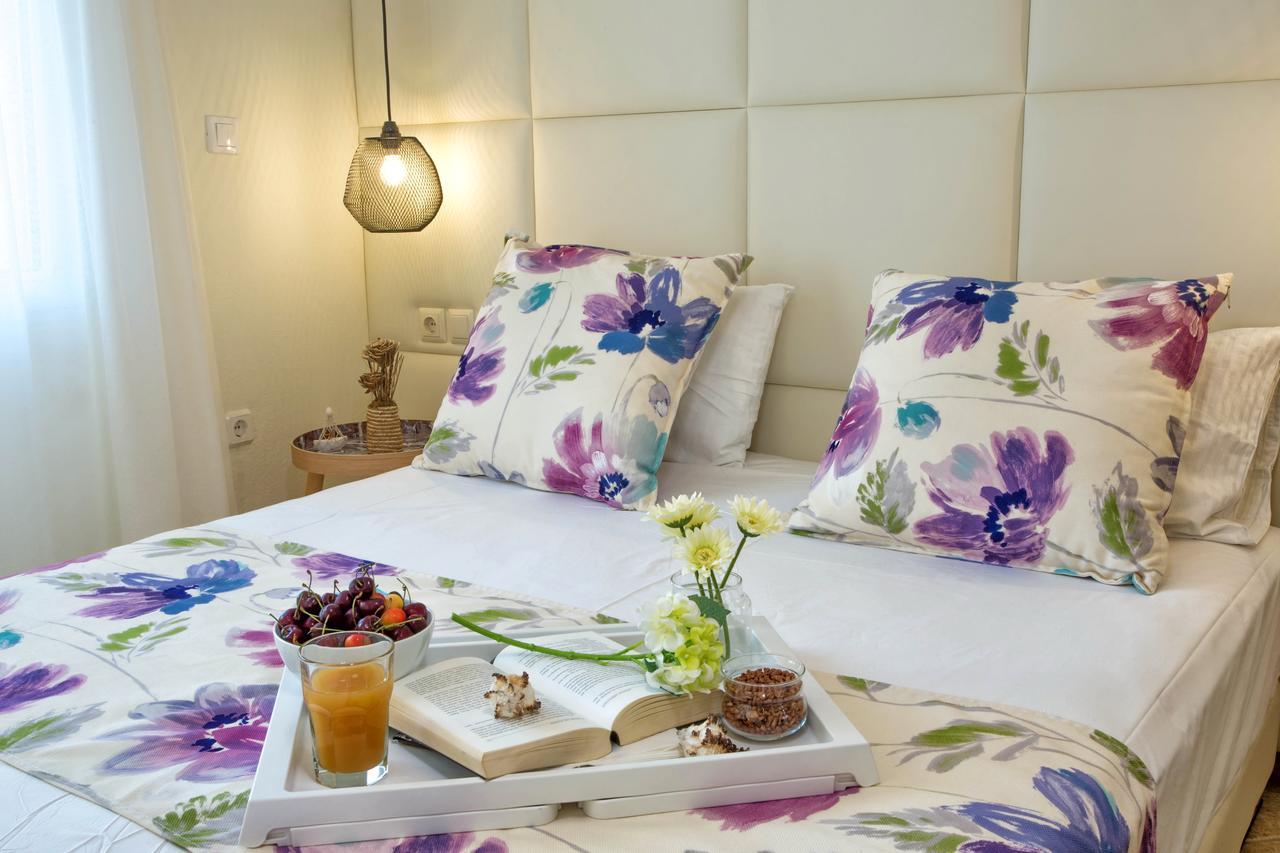 Golden Suites Ofrínion Buitenkant foto