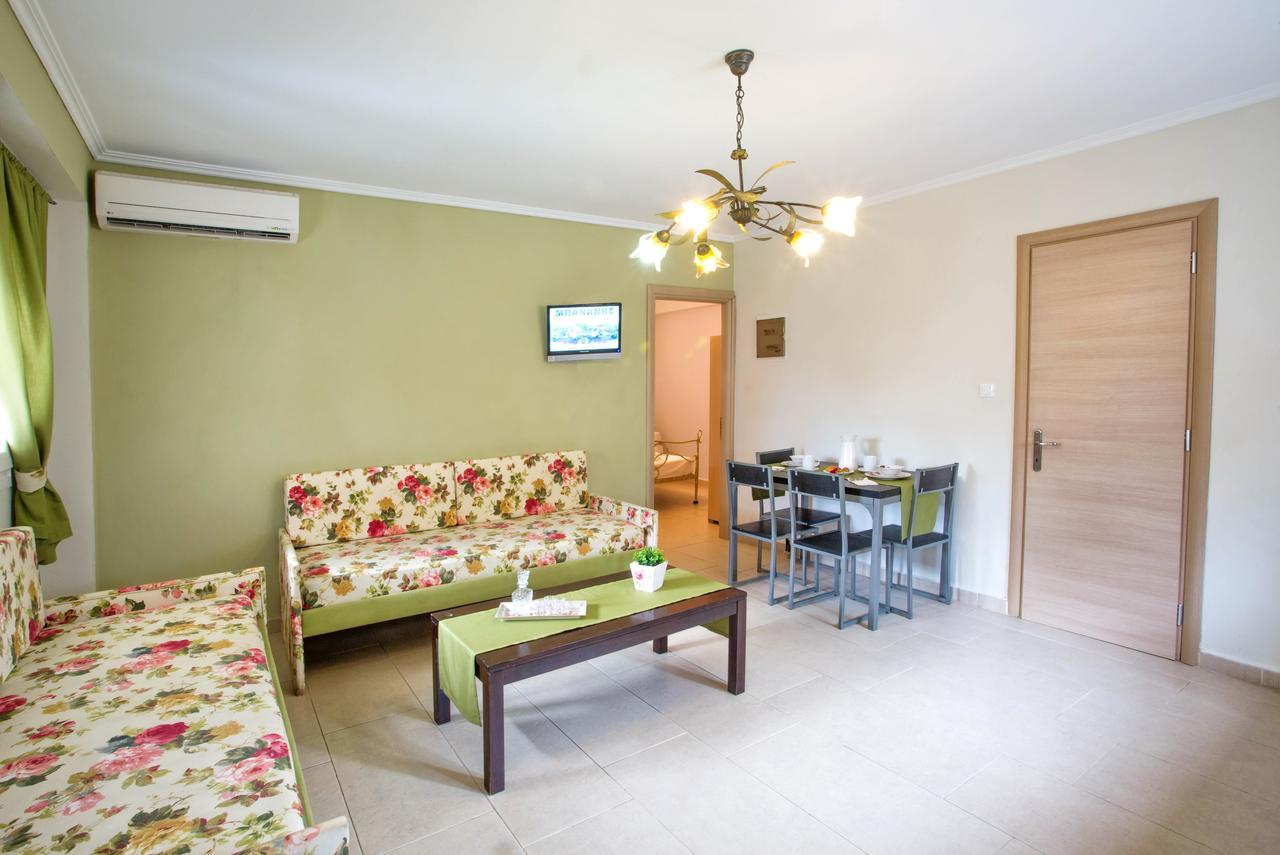 Golden Suites Ofrínion Buitenkant foto