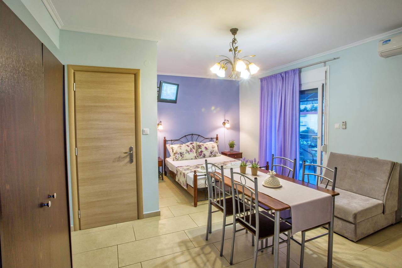 Golden Suites Ofrínion Buitenkant foto