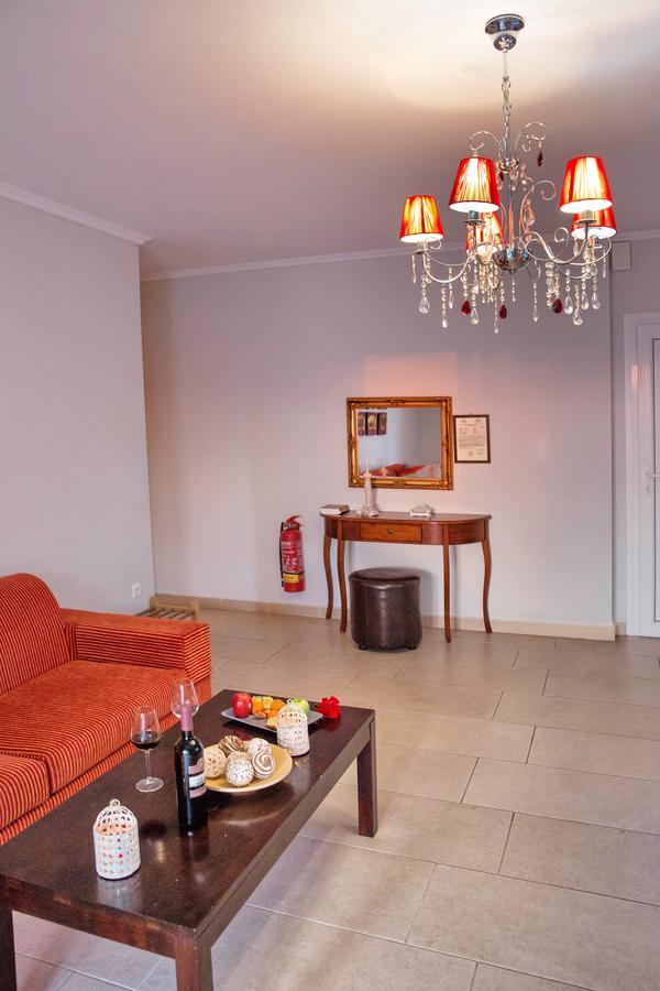 Golden Suites Ofrínion Buitenkant foto