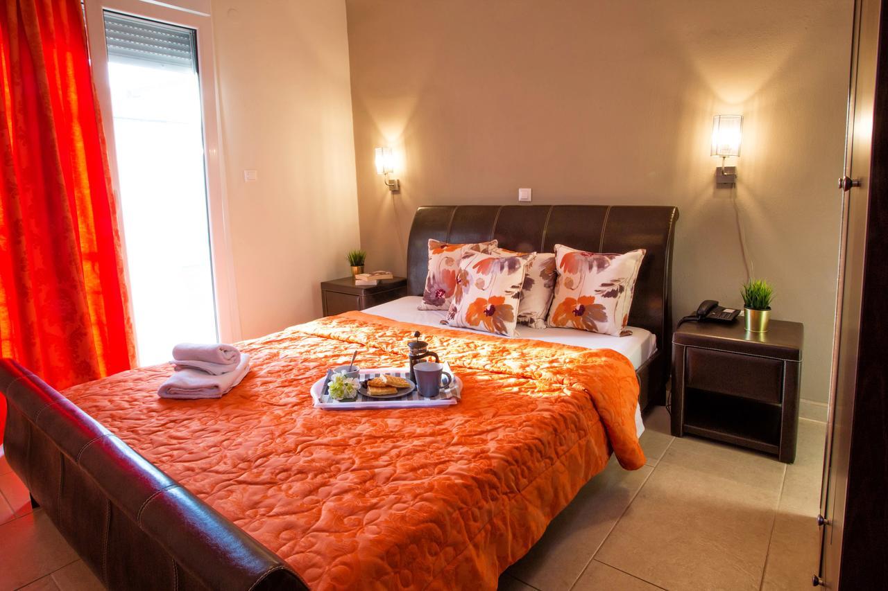 Golden Suites Ofrínion Buitenkant foto