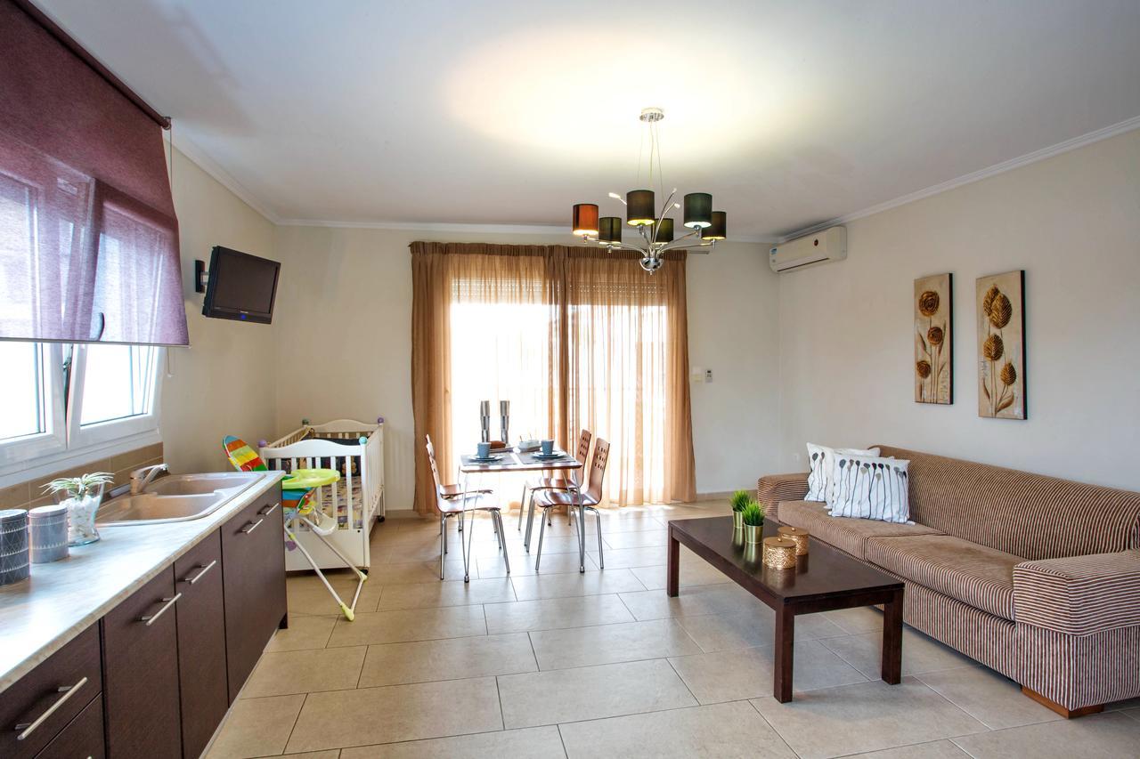 Golden Suites Ofrínion Buitenkant foto