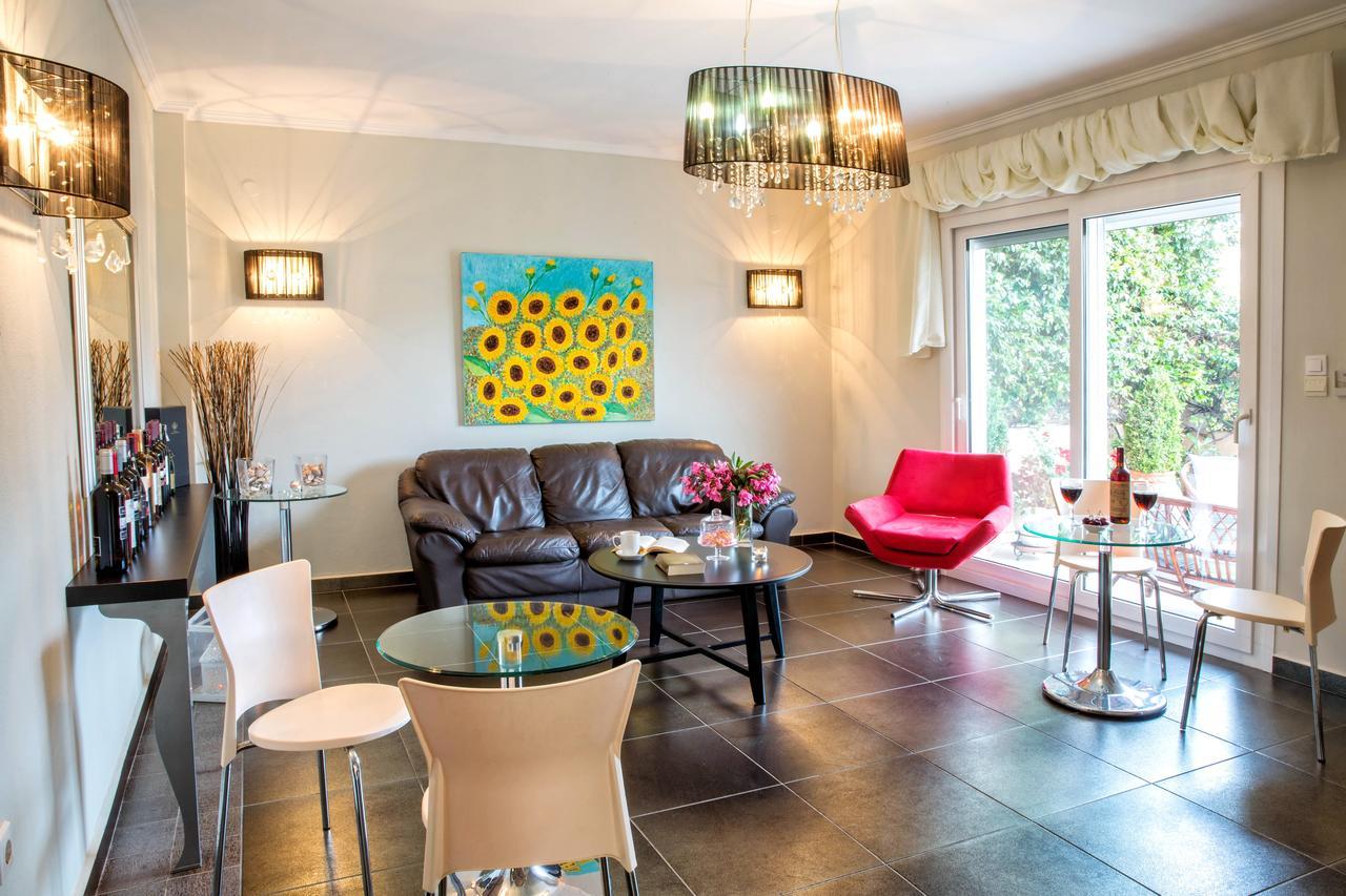 Golden Suites Ofrínion Buitenkant foto